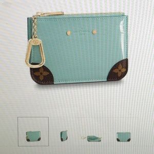 ISO *LOUIS VUITTON* ISO  blue key cle